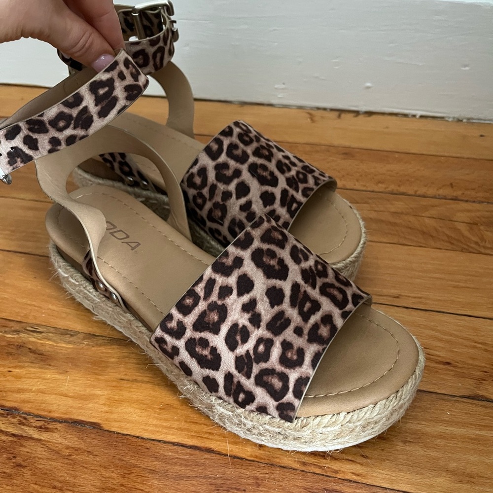Size 6 Soda cheetah platform sandals